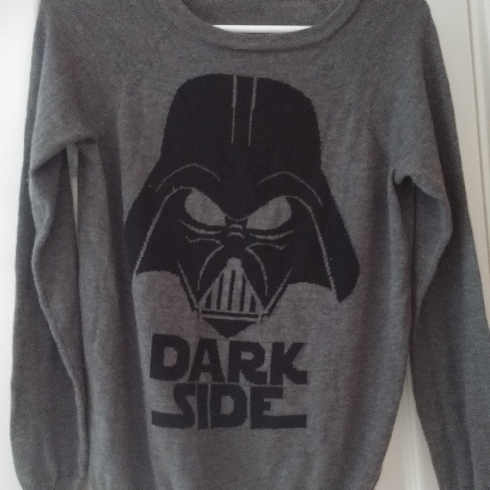 Women's free neck sweater, size medium.